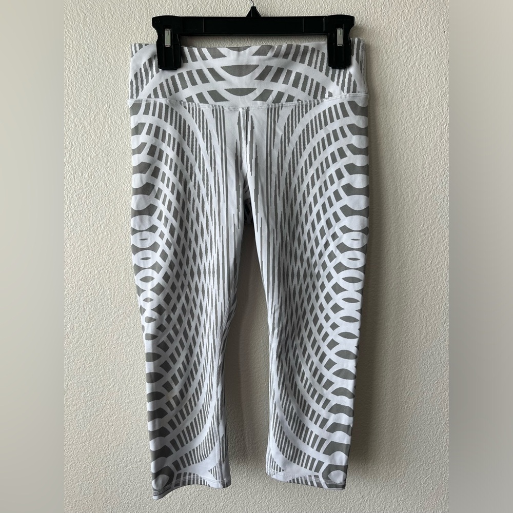 ALO Yoga White & Gray Optical Print Leggings